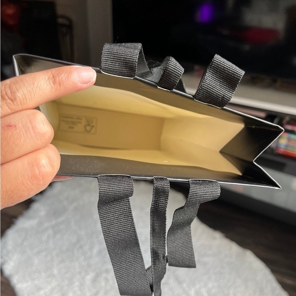 SOLD- Gucci Giftbag - Picture 3 of 3